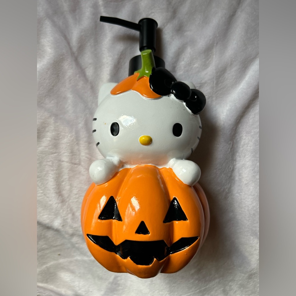 Hello Kitty Pumpkin Soap Dispenser - Picture 3 of 3